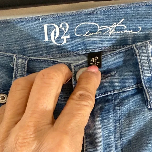 DG2 Diane Gilman Light Blue Denim Bermuda Shorts with Floral Embroidery - Picture 6 of 10